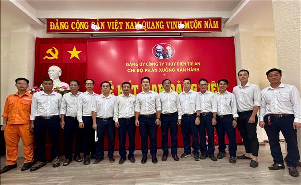 Đảng ủy Công ty Thủy điện Trị An tổ chức lễ kết nạp Đảng viên cho Đoàn viên ưu tú 