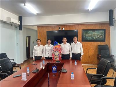 Xuân đoàn kết - nghĩa tình Trị An: UBND xã Trị An thăm và chúc tết Công ty Thủy điện Trị An