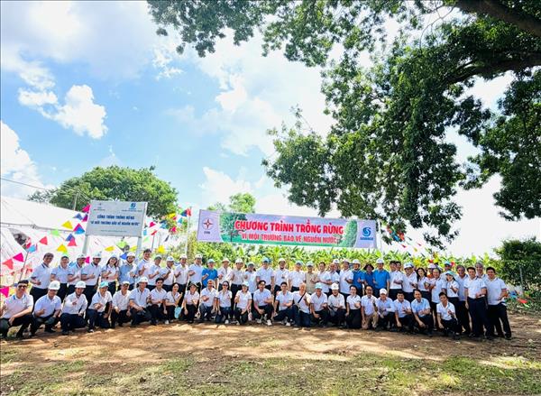 Công ty Thủy điện Trị An phối hợp cùng Tổng  Công ty cấp nước Sài Gòn tổ chức trồng cây với thông điệp “Vì môi trường-Bảo vệ nguồn nước”